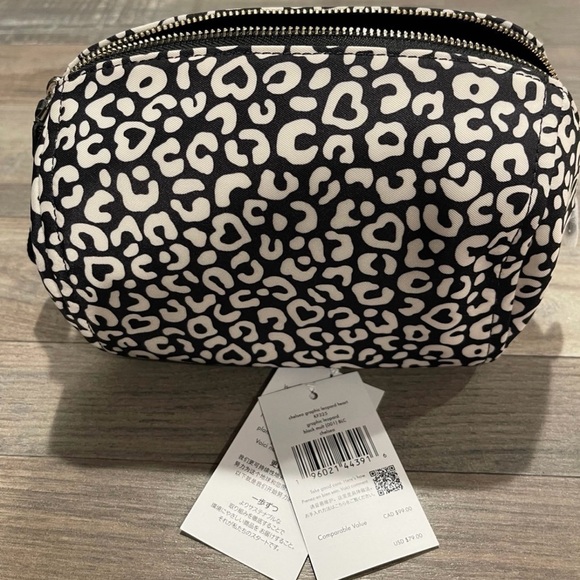 Chelsea Leopard Heart Med Cosmetic Bag - Picture 1 of 6
